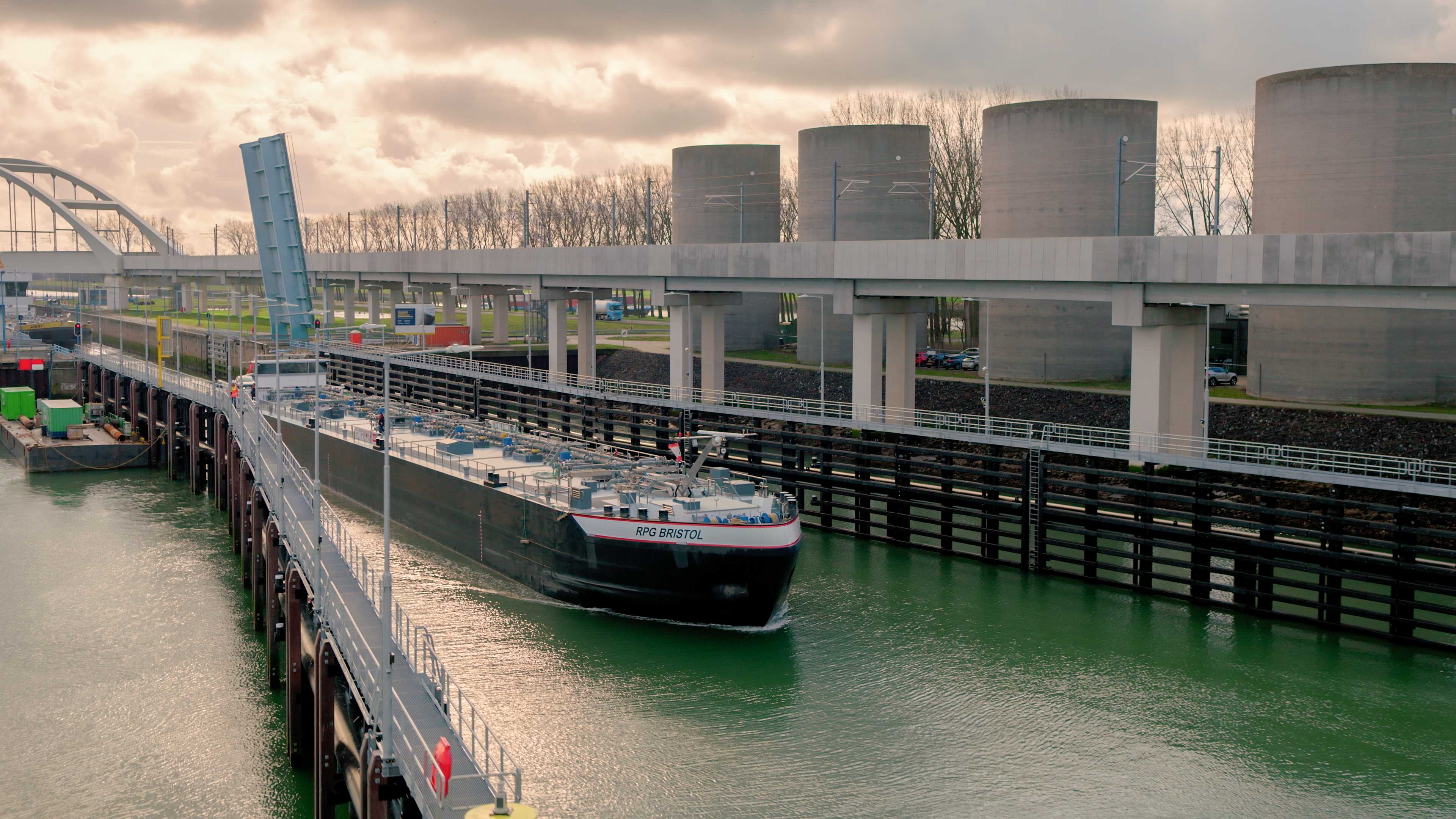 Brug met boot