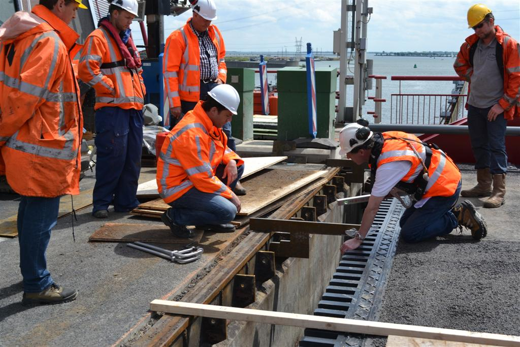 120616 05 De nieuwe voegconstructies zijn aangebracht door Smits Neuchatel.jpg